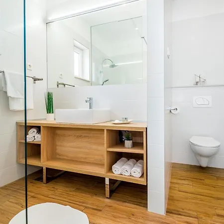 Sunrise 别墅 希贝尼克