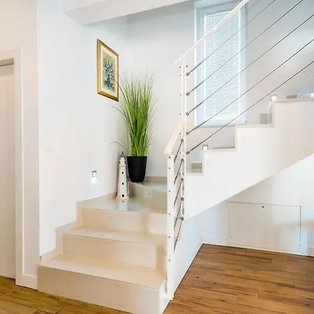 Sunrise 别墅 希贝尼克