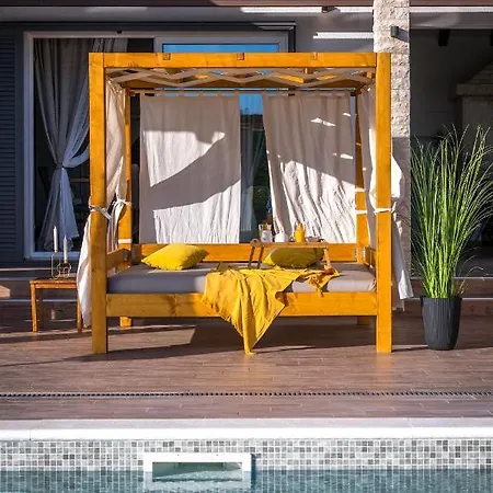 Sunrise 别墅 希贝尼克