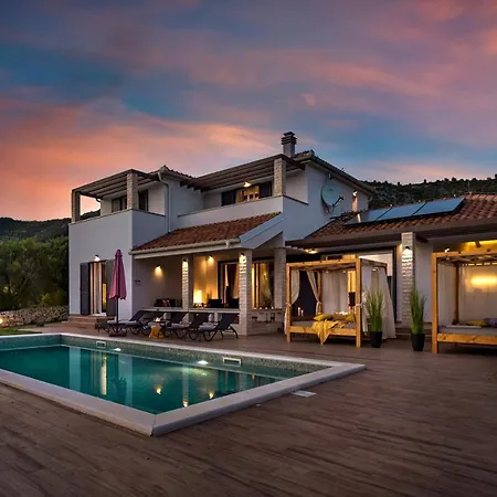 Sunrise Villa *